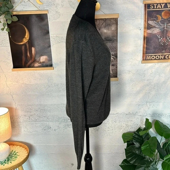 Polo Ralph Lauren Custom Fit Merino Wool V-Neck Gray Sweater Size Large - Picture 4 of 9